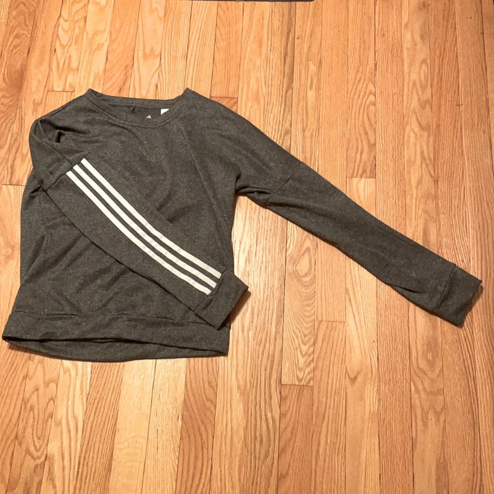 Grey crew neck with thumb holes